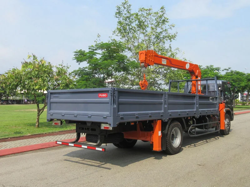 Xe cẩu phục vụ thi công ATZ Solar